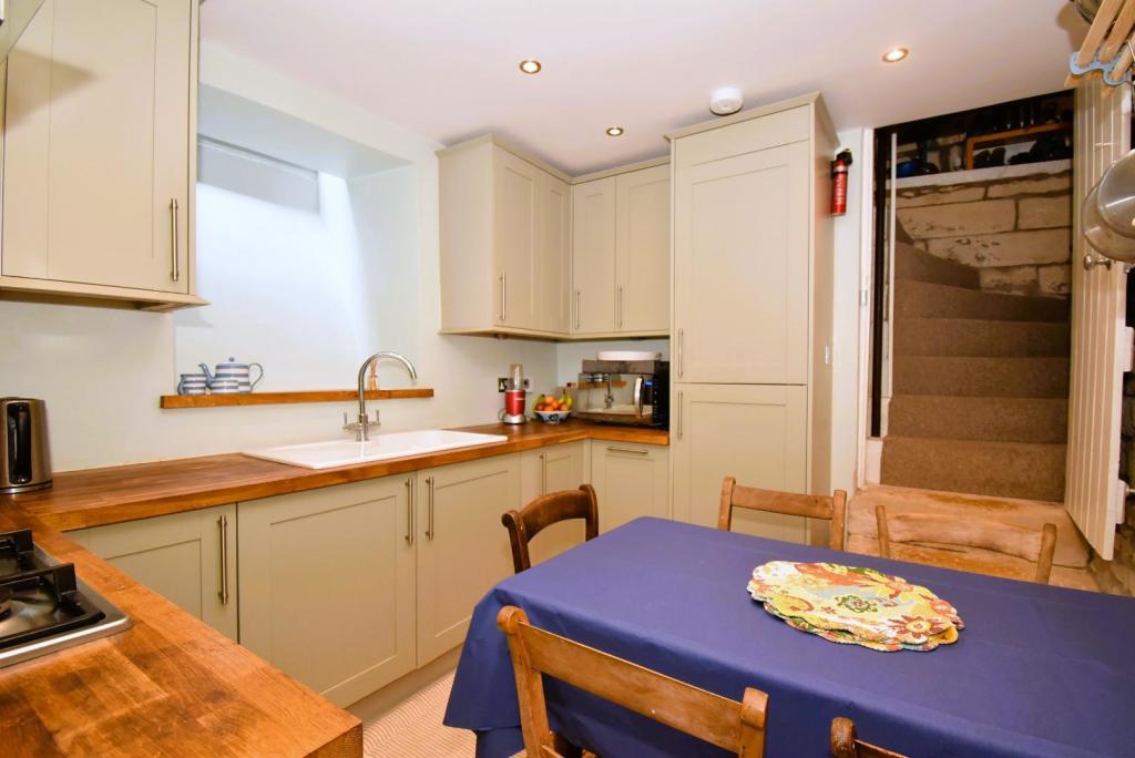 3 bedroom terraced house for sale in Bath Road, Nailsworth, Stroud, GL6
