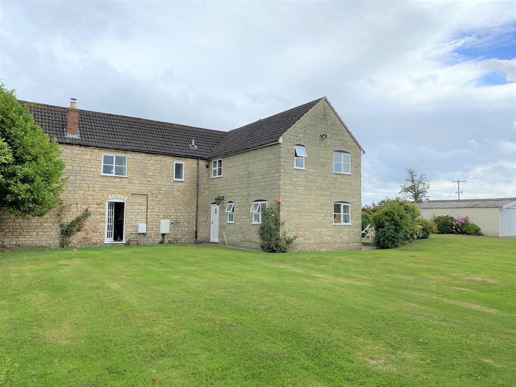 4 bedroom detached house for sale in Bath Road, Frocester, Stonehouse