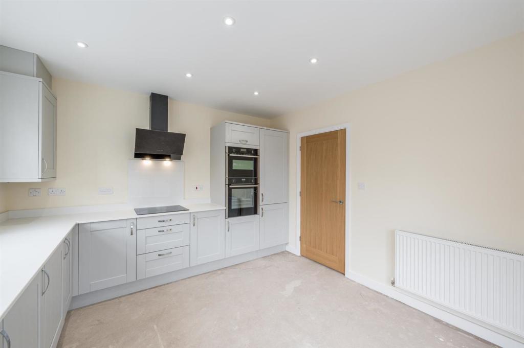 2 bedroom detached bungalow for sale in Wolverhampton Road