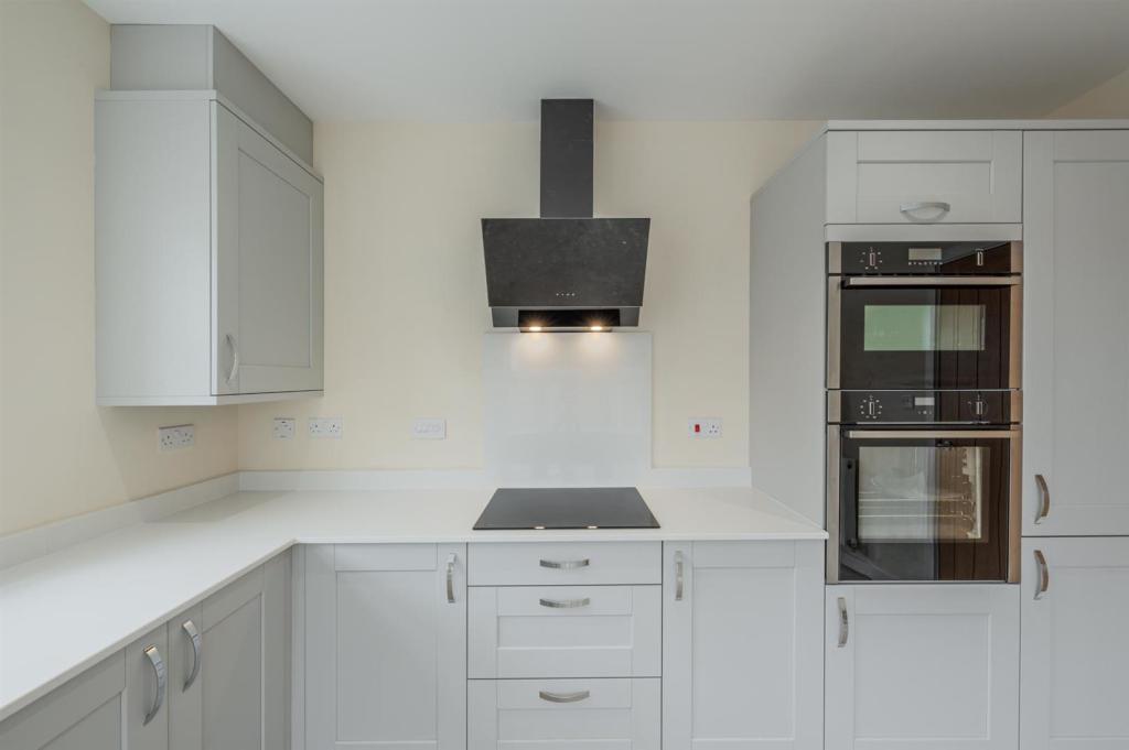 2 bedroom detached bungalow for sale in Wolverhampton Road