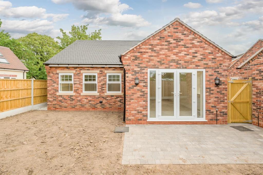 2 bedroom detached bungalow for sale in Wolverhampton Road, Kingswinford, DY6 7HY, DY6