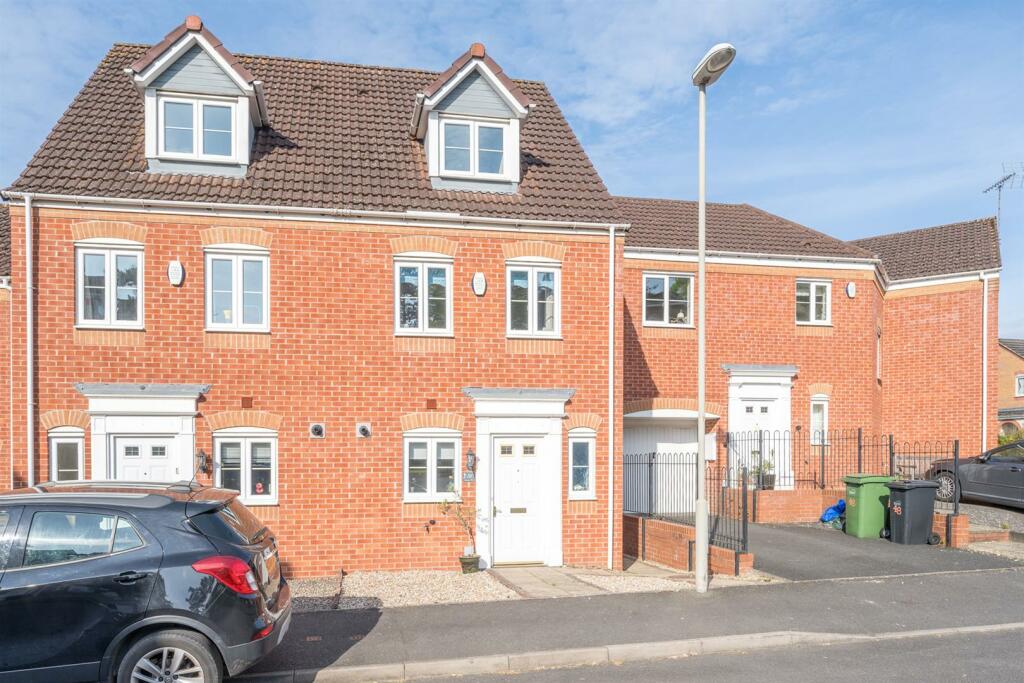 3 bedroom semidetached house for sale in Murdoch Drive, Kingswinford