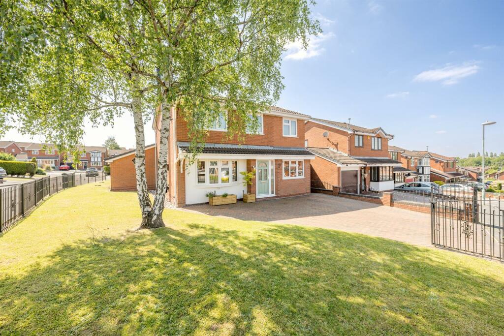 4 bedroom detached house for sale in Shadymoor Drive, Brierley Hill