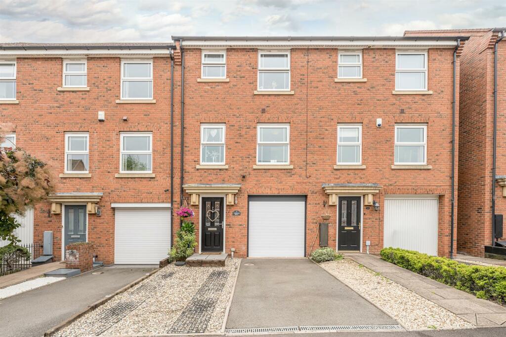 4 bedroom town house for sale in Kirkpatrick Drive, Wordsley, DY8 5TG, DY8