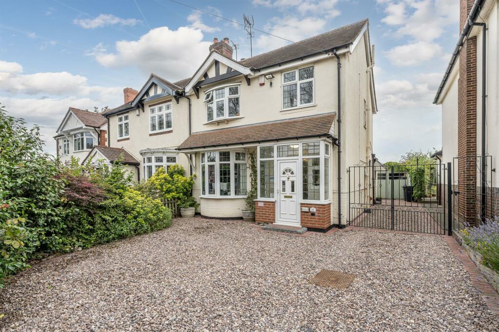 3 bedroom semidetached house for sale in Wolverhampton Road