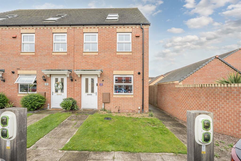 3 bedroom town house for sale in Brythill Drive, Brierley Hill, DY5 3LU