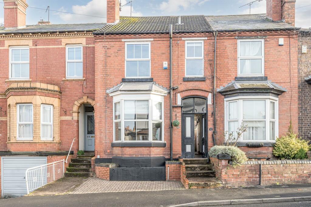 3 bedroom terraced house for sale in High Street, Wollaston, DY8 4NJ, DY8