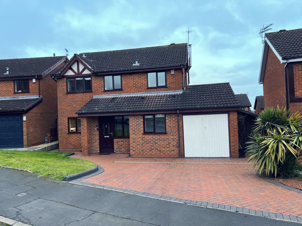 4 bedroom detached house for sale in Charnwood Close, Brierley Hill