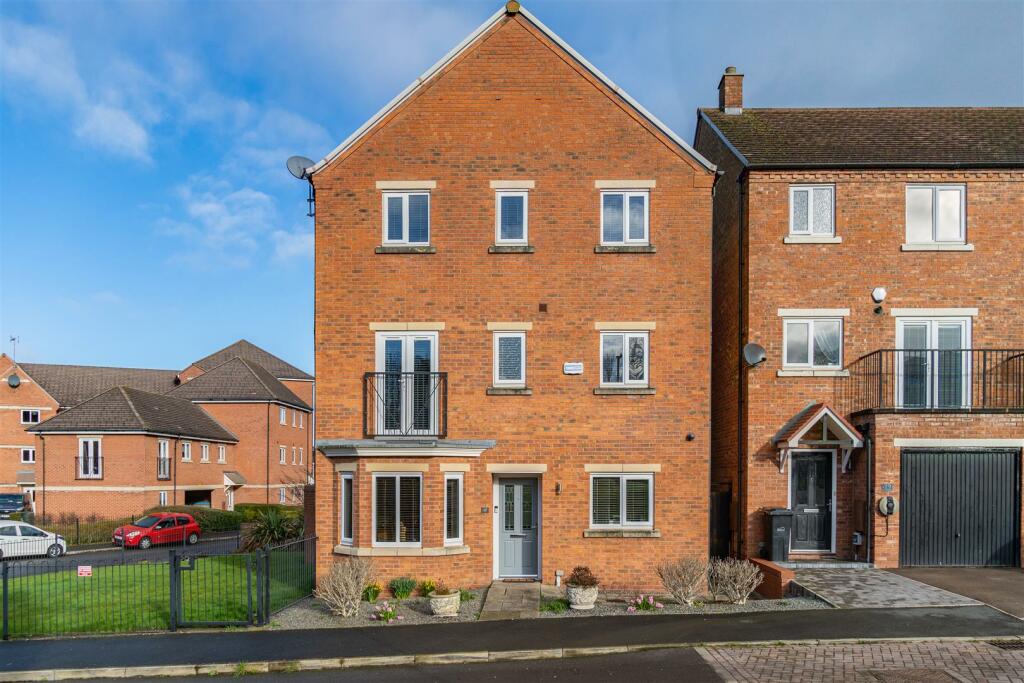 5 bedroom detached house for sale in Marshall Crescent, Wordsley, DY8