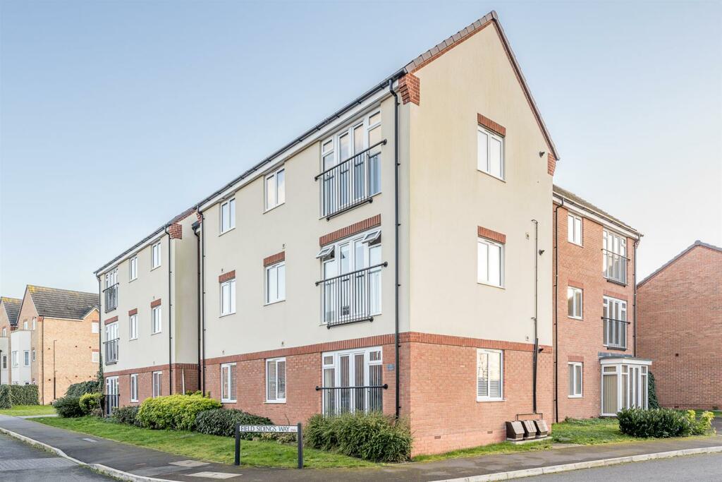 2 bedroom flat for sale in Field Sidings Way, Kingswinford, DY6 7AR, DY6