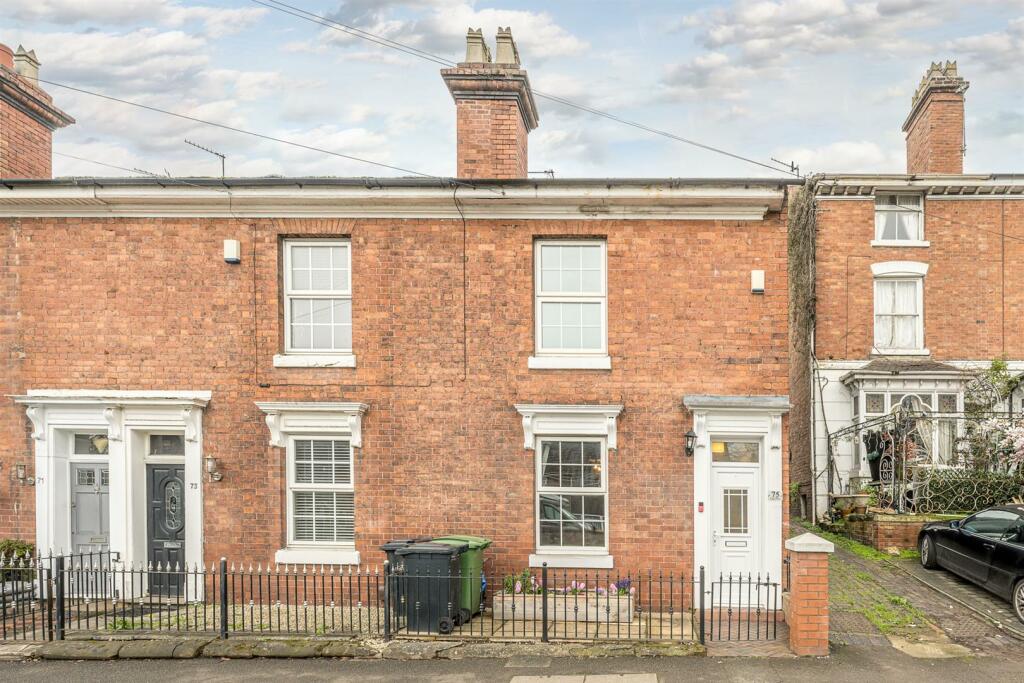 3 bedroom end of terrace house for sale in Hagley Road, Stourbridge