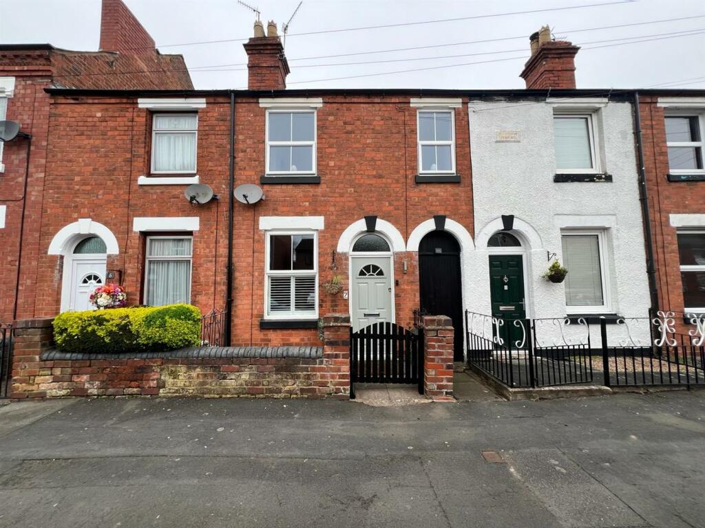 2 bedroom terraced house for sale in Street, Kidderminster
