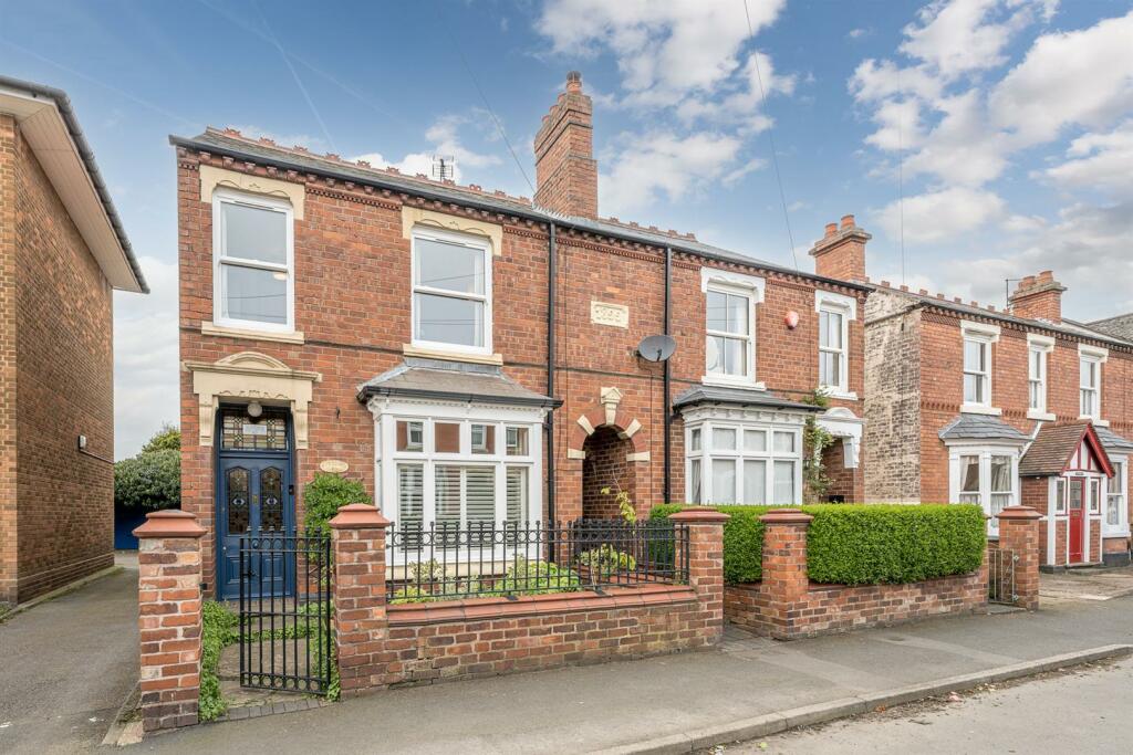 3 bedroom semidetached house for sale in Clifton Street, Stourbridge