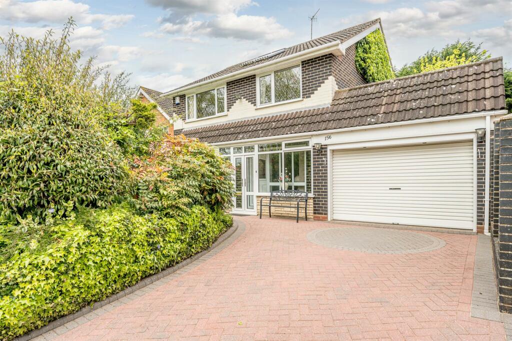 3 bedroom detached house for sale in Lawnswood Road, Stourbridge, DY8