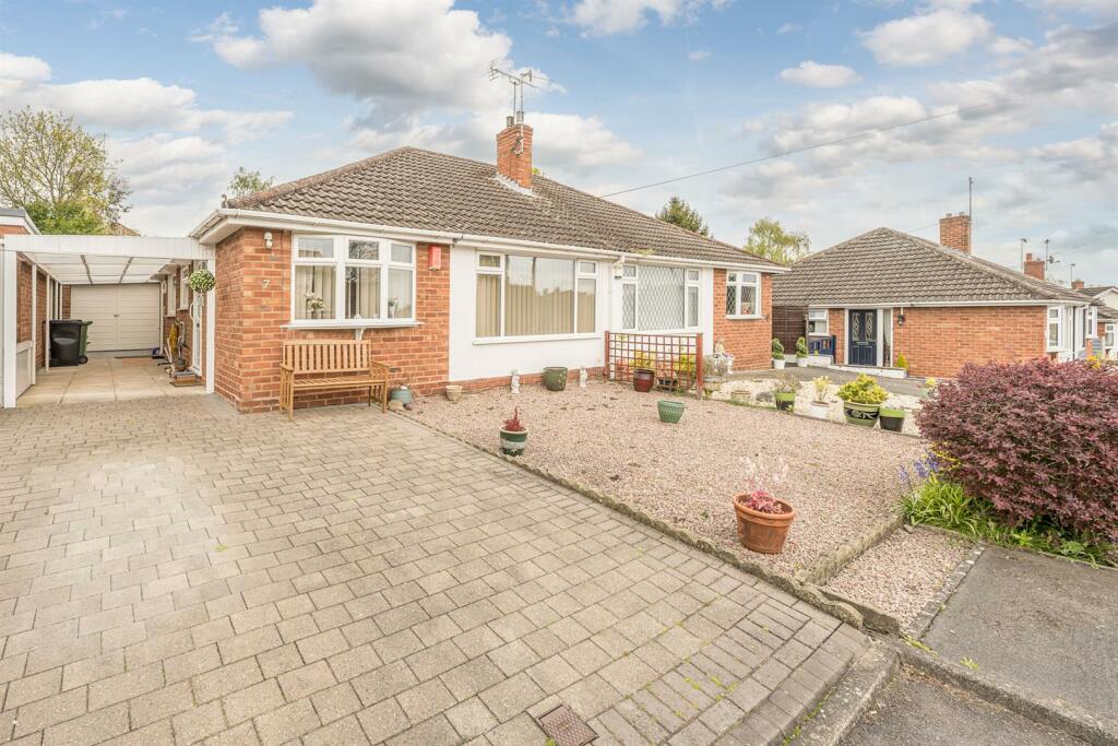 2 bedroom semidetached bungalow for sale in Meriden Close, Wollaston