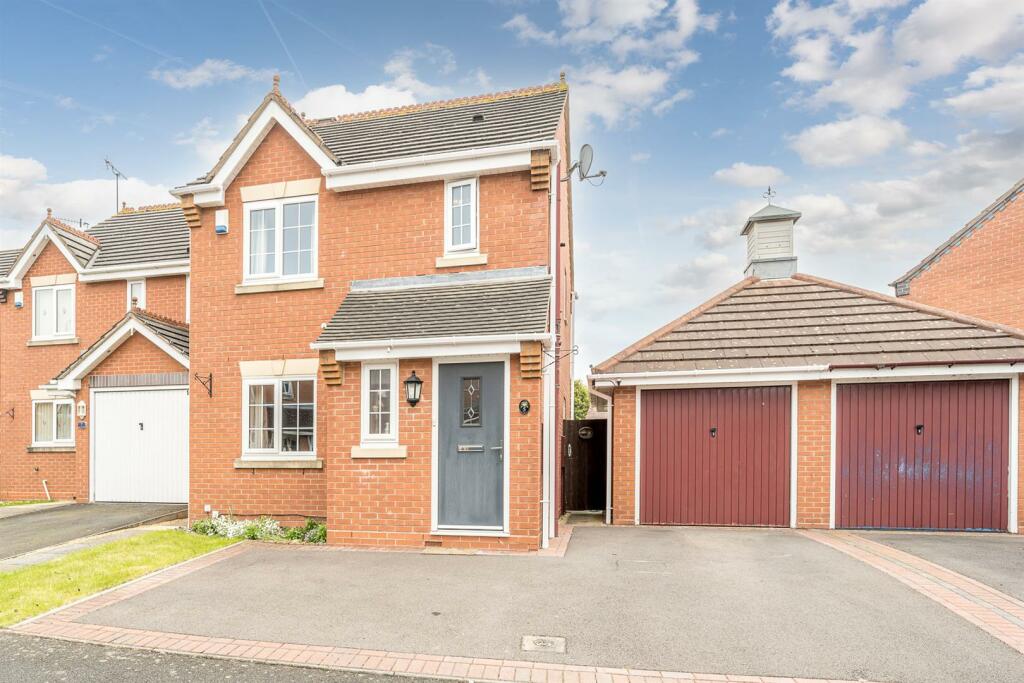 3 bedroom detached house for sale in Woodhouse Way, Cradley Heath, B64