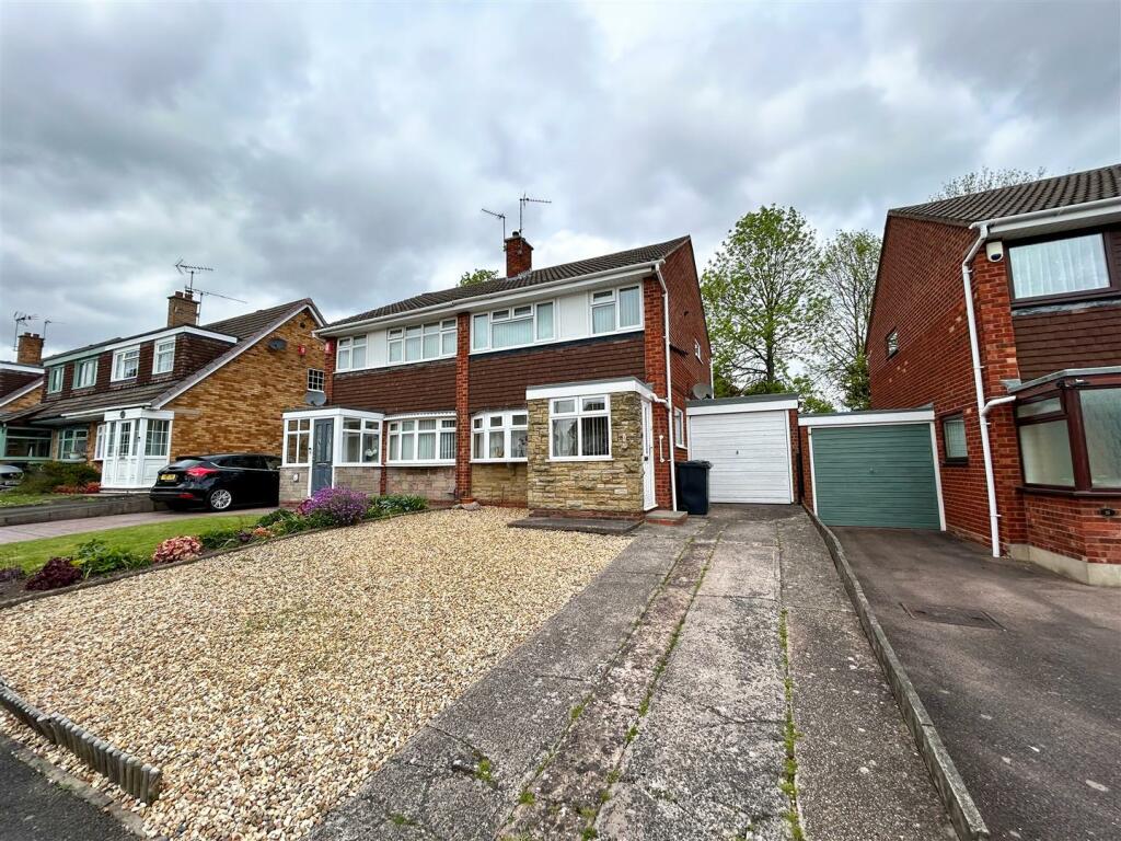 3 bedroom semidetached house for sale in Foxhills Park, Dudley, DY2