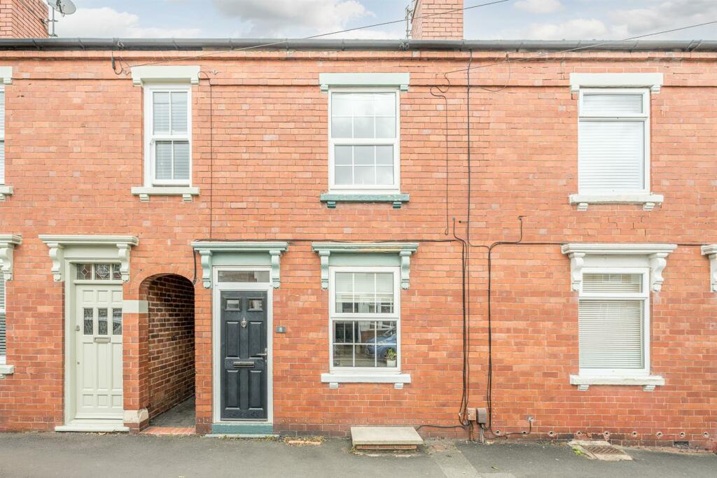 2 bedroom terraced house for sale in Hill Street, Old Quarter