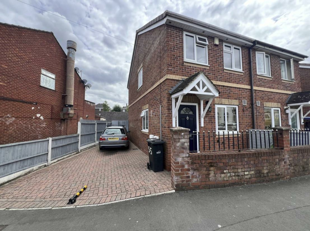 2 bedroom semidetached house for sale in Kinver Street, Wordsley, DY8