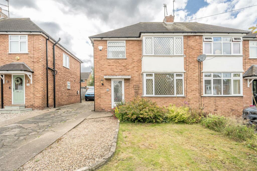 3 bedroom semidetached house for sale in Court Crescent, Kingswinford