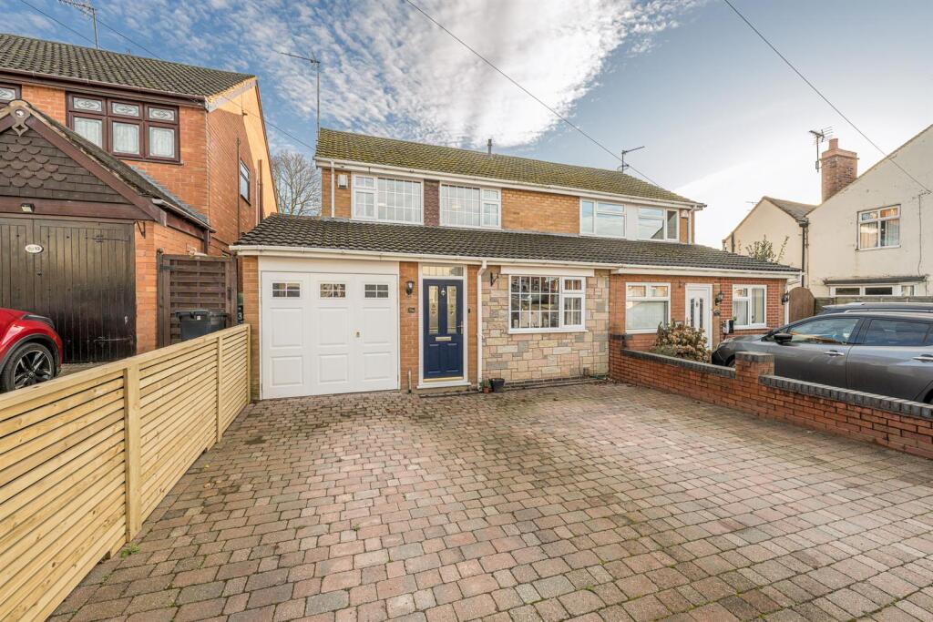 Main image of property: Albert Street, Wall Heath, DY6 0NA