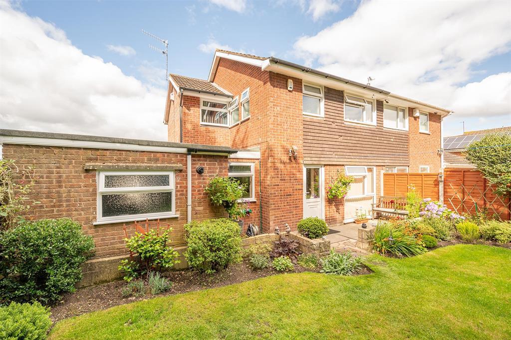 3 bedroom semidetached house for sale in Booth Close, Kingswinford