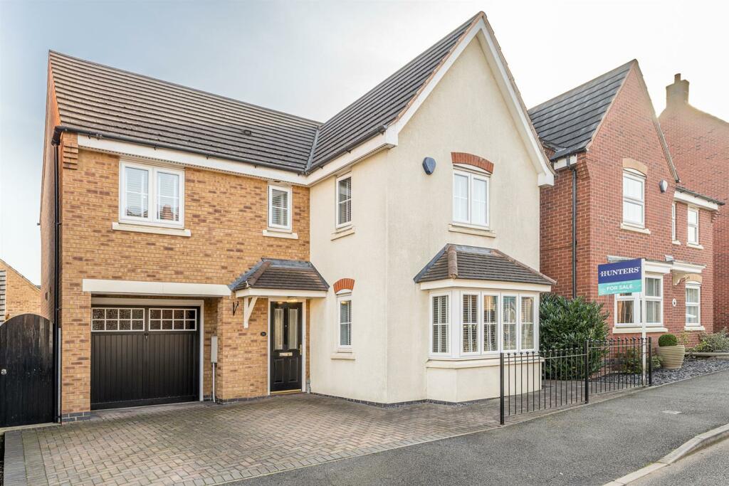 4 bedroom detached house for sale in West Street, Quarry Bank, Brierley