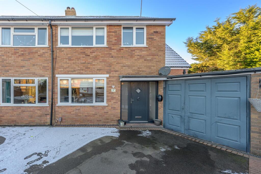 Main image of property: Barnett Close, Kingswinford, DY6 9PW