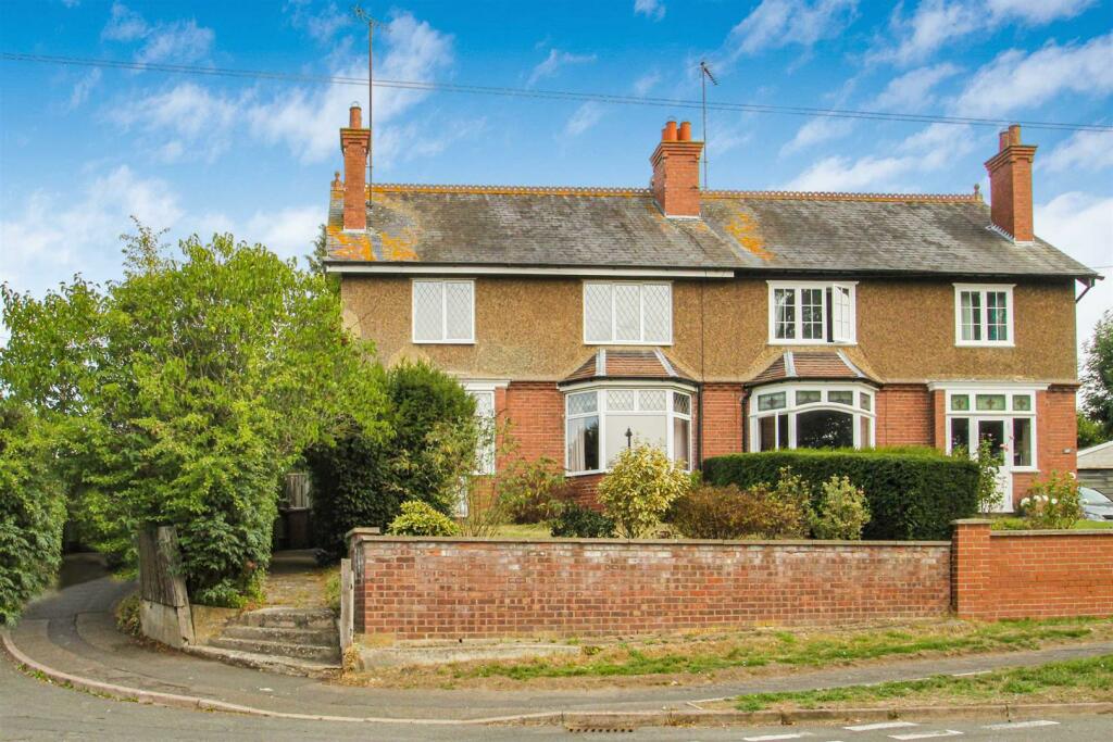 4 bedroom semidetached house for sale in Midland Road, Thrapston, NN14