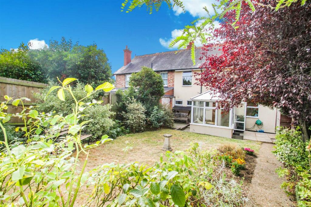 4 bedroom semidetached house for sale in Midland Road, Thrapston, NN14