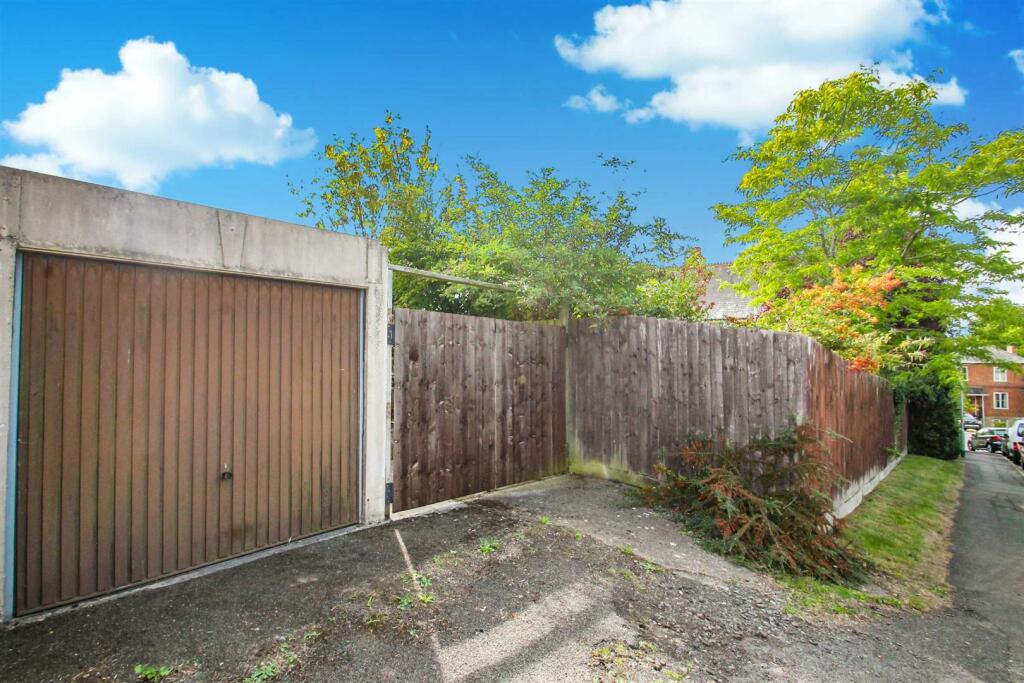 4 bedroom semidetached house for sale in Midland Road, Thrapston, NN14