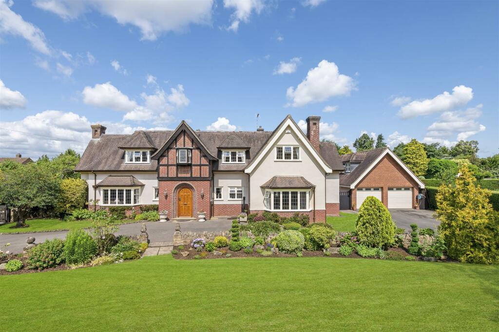 5 bedroom detached house for sale in Warkton Lane, Barton Seagrave,, NN15