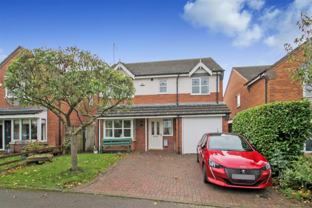 4 bedroom detached house for sale in Clover Drive, Thrapston, NN14