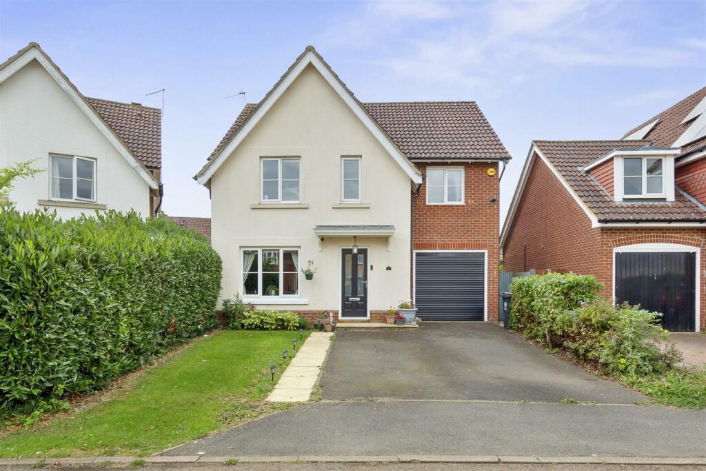 4 bedroom detached house for sale in Arundel Close, Thrapston, NN14