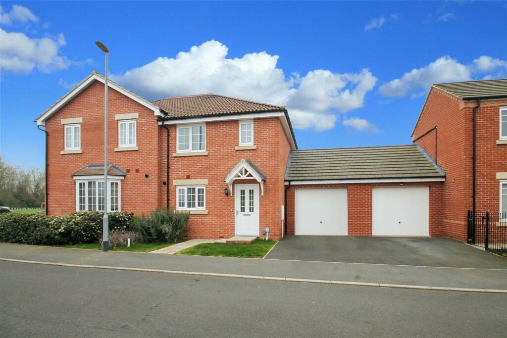 3 bedroom semidetached house for sale in Holmoak Road, Raunds, NN9