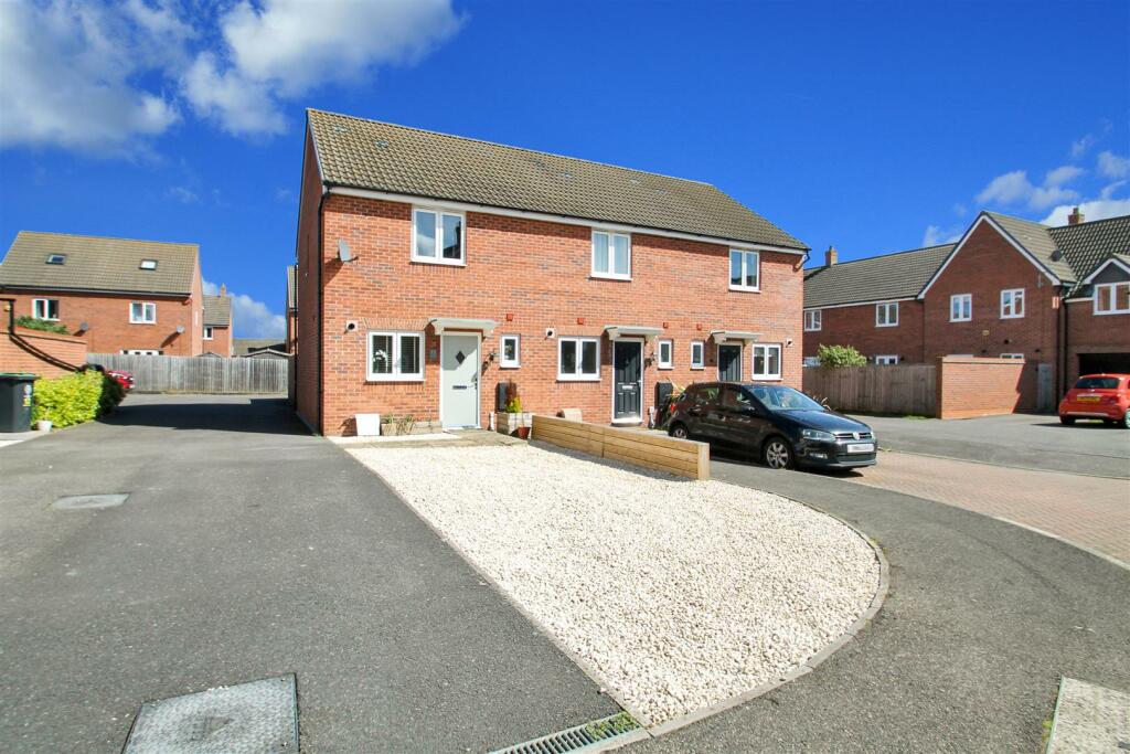 2 bedroom end of terrace house for sale in Chimney Crescent