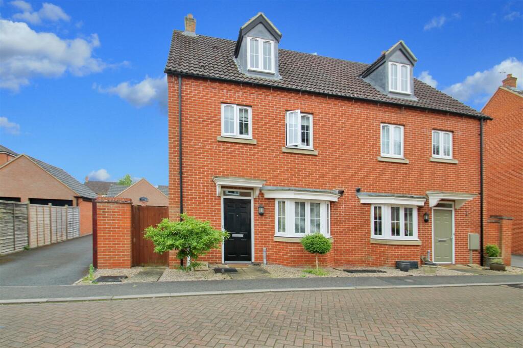 4 bedroom semidetached house for sale in Poreham Road, Thrapston, NN14