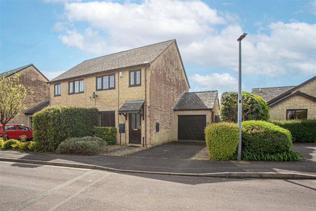 3 bedroom semidetached house for sale in Cleaves Avenue, Colerne
