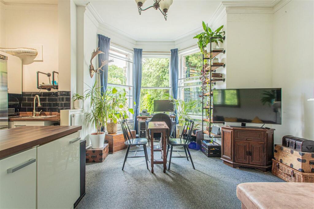 Additional property image - Newbridge Hill, Bath, BA1 3PU