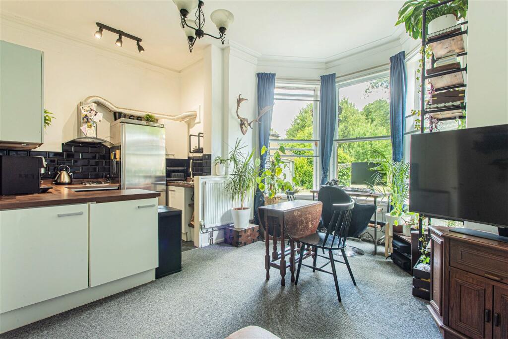 Additional property image - Newbridge Hill, Bath, BA1 3PU