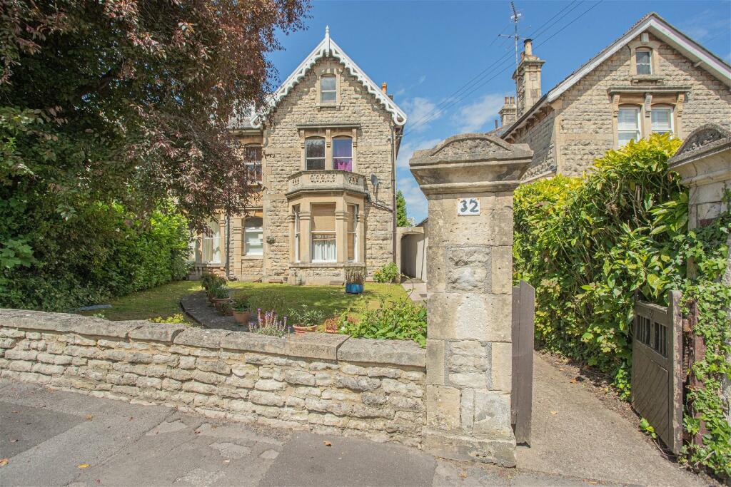 Additional property image - Newbridge Hill, Bath, BA1 3PU