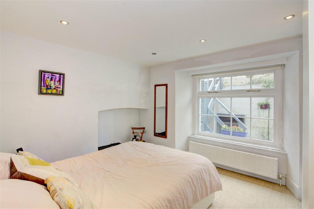 Additional property image - Bathwick Street, Bath, BA2 6PA