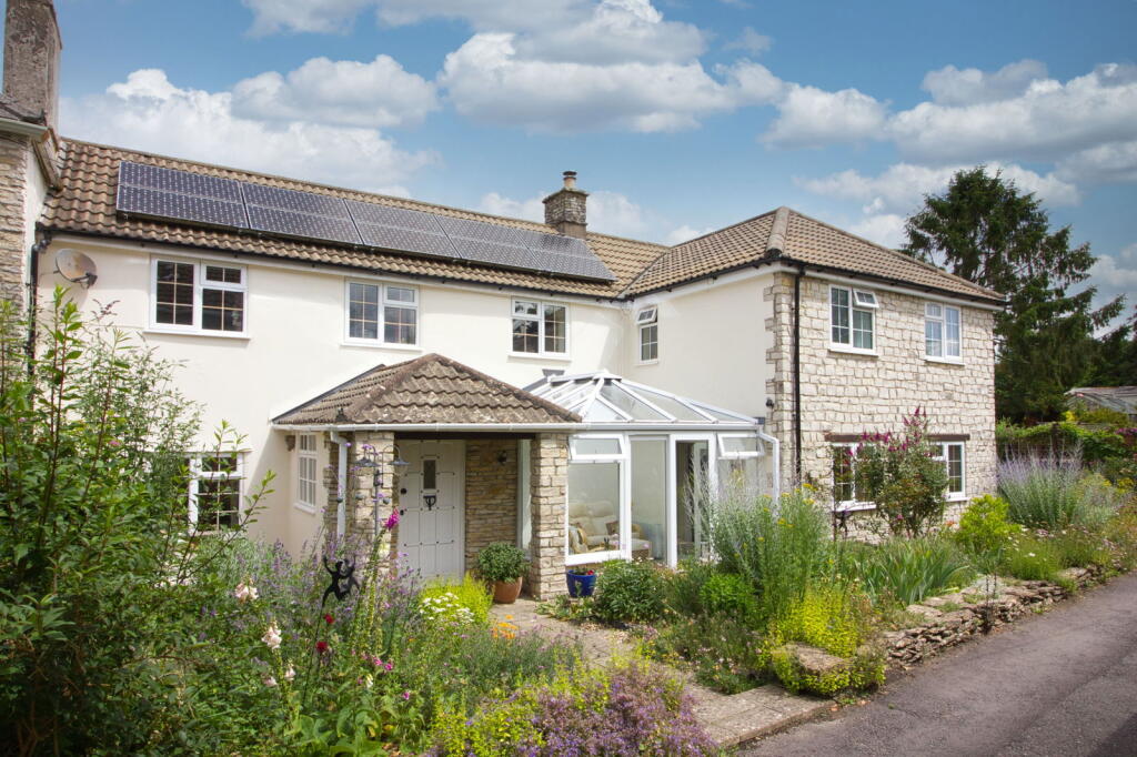 Main image of property: Bath Road, Wick, Bristol, BS30 5RL