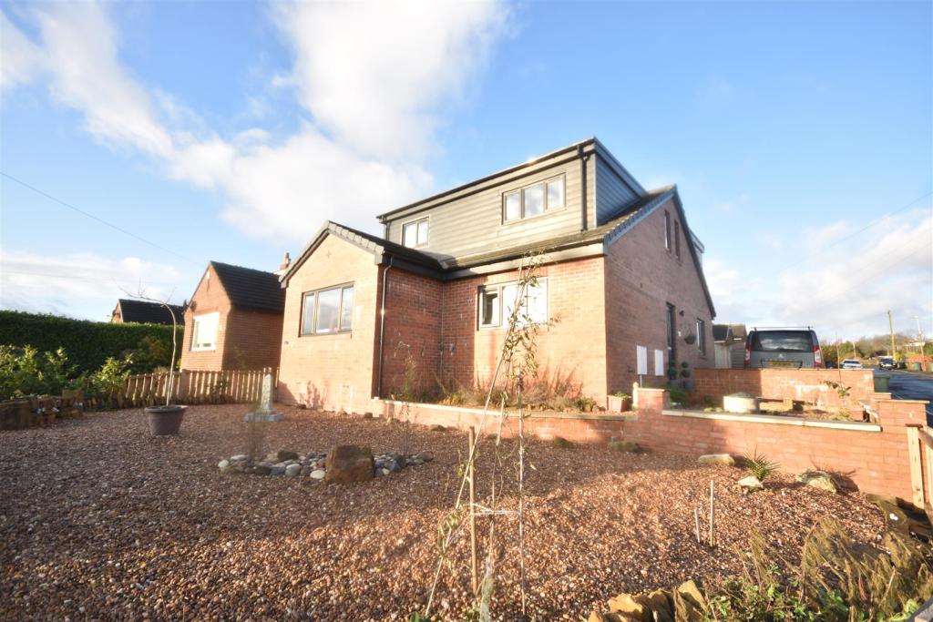 4 bedroom detached house for sale in Moorlands Crescent, Huddersfield, HD3