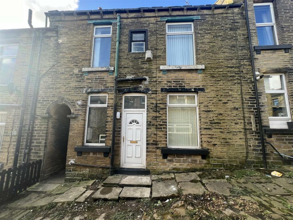 2 bedroom terraced house for sale in Back High Street, Thornton, Bradford, BD13