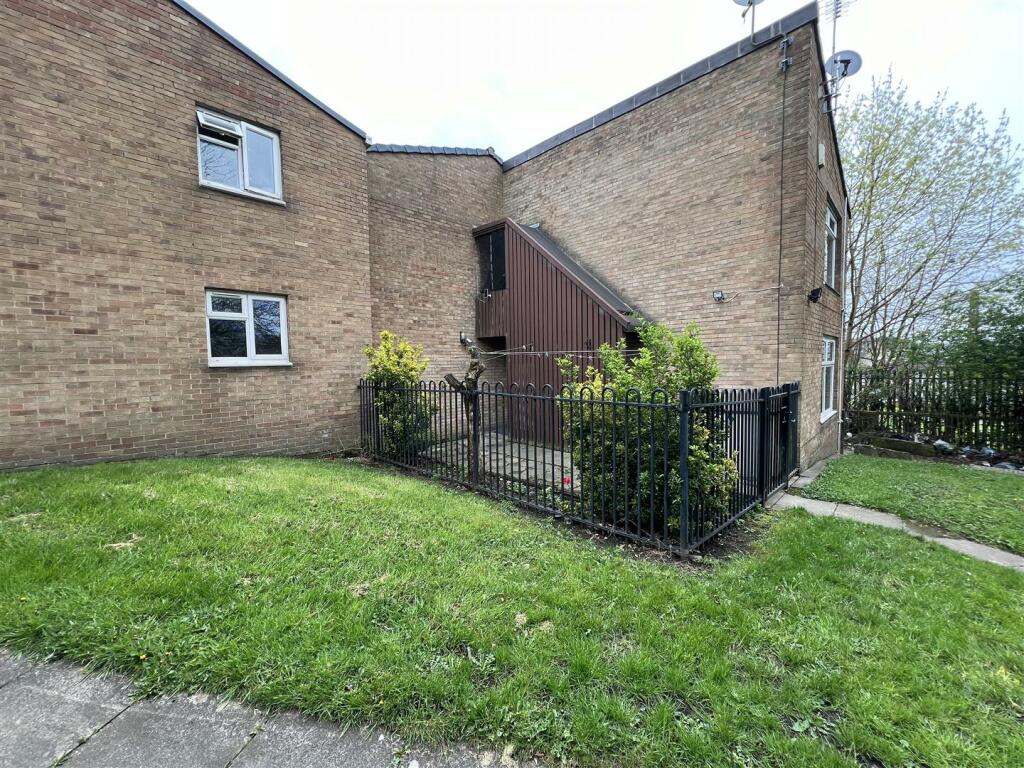 2 bedroom apartment for sale in Haslam Close, Bradford, BD3