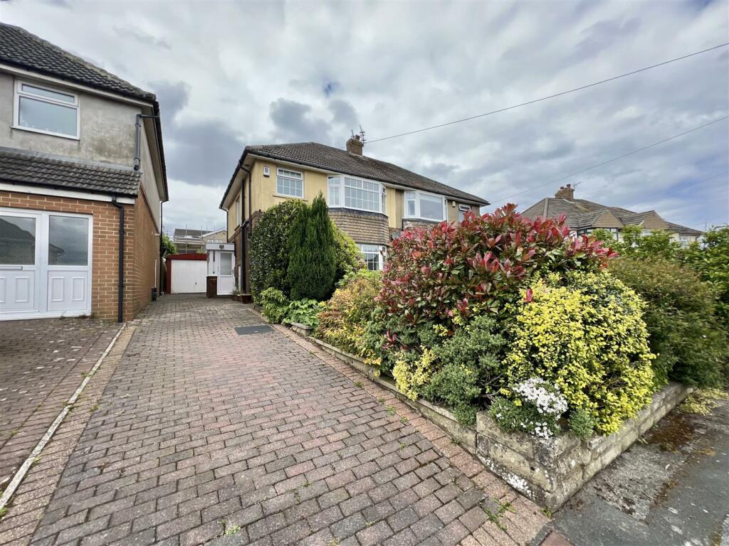 3 bedroom semi-detached house for sale in Lytham Drive, Clayton Heights, Bradford, BD13