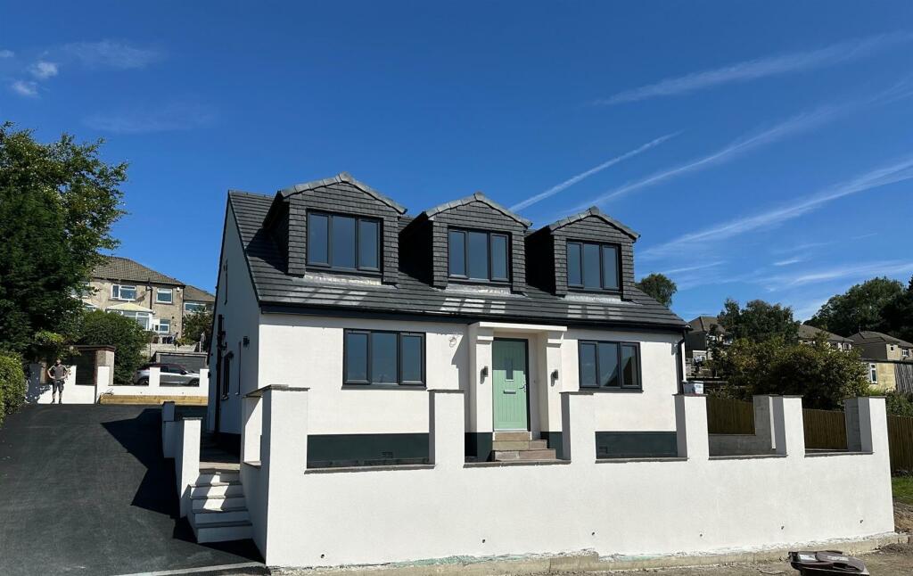 6 bedroom detached bungalow for sale in Thornton Road, Thornton