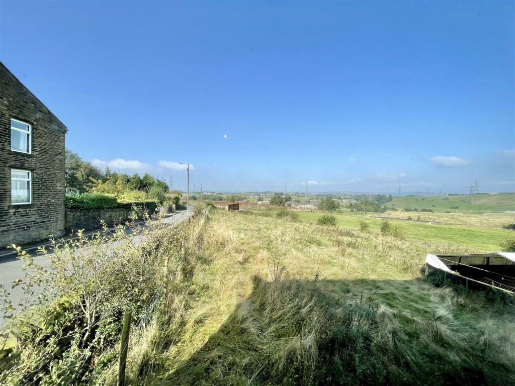 Additional property image - School Ridge, Thornton, Bradford