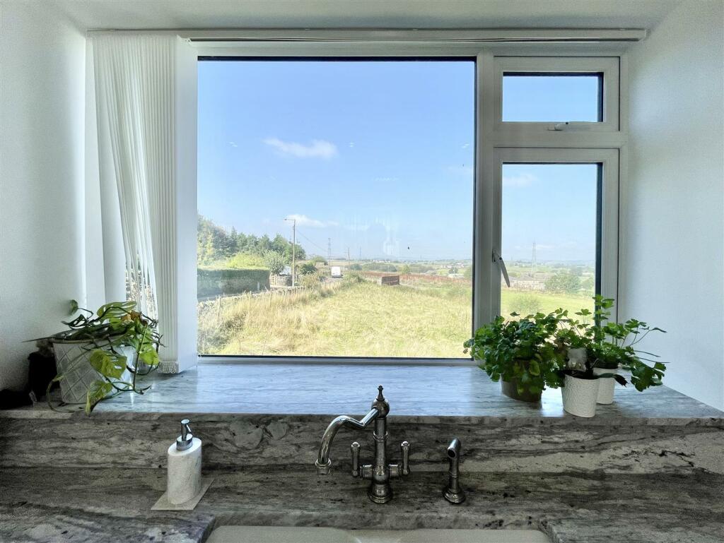 Additional property image - School Ridge, Thornton, Bradford